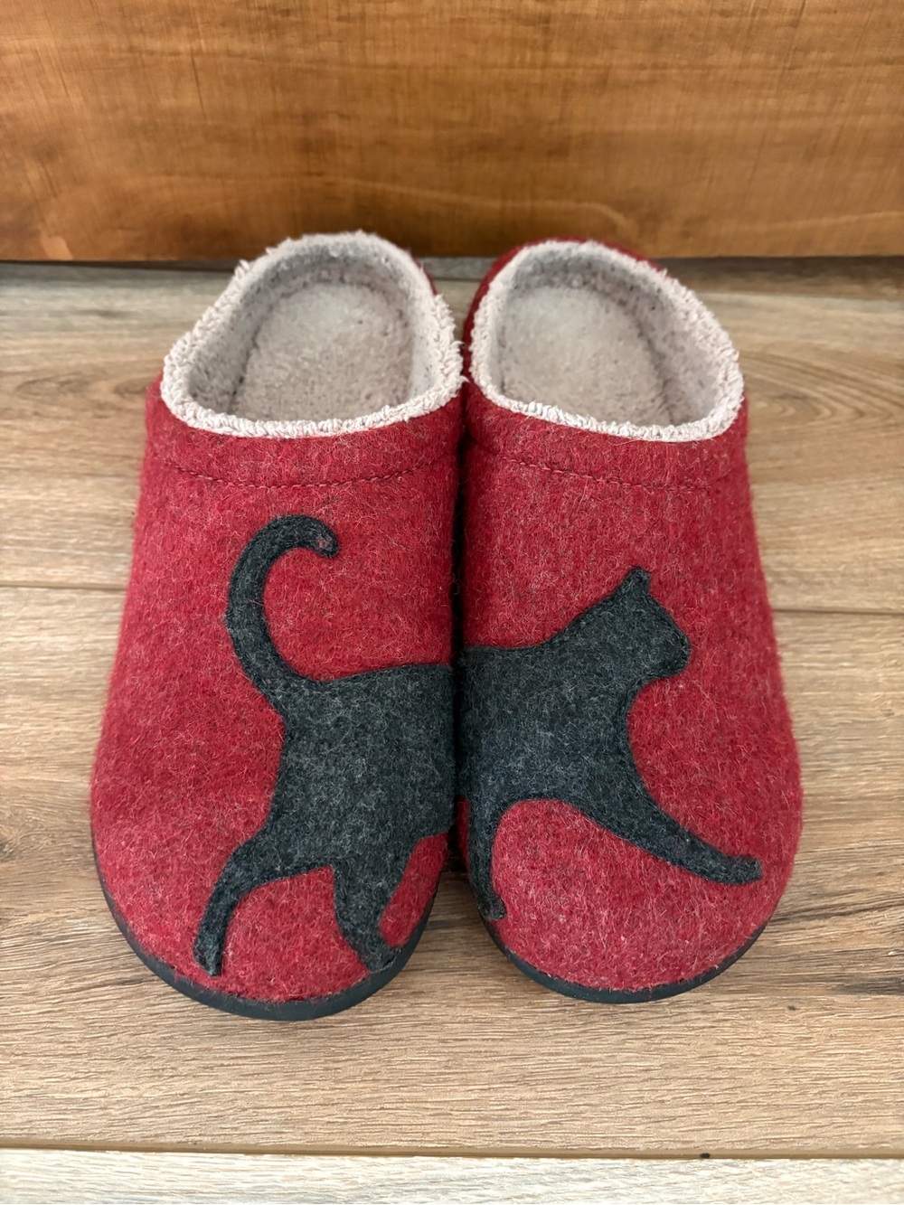 L.L.Bean Daybreak Scuffs Slippers Red Wool Black Cat Motif Women’s 11